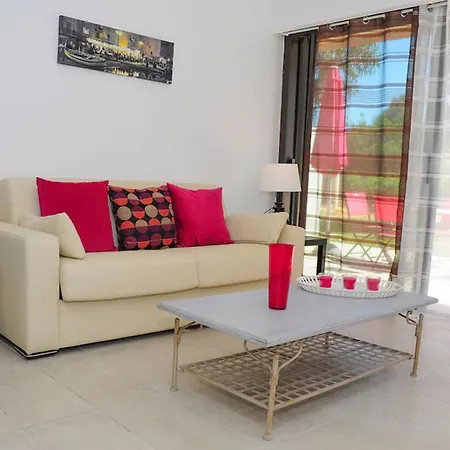 La Romeo, Piscine Et Apartament *