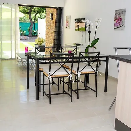 La Romeo, Piscine Et Apartament *