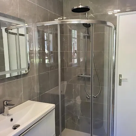 La Romeo, Piscine Et Apartment