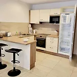 La Roméo, Piscine Et Appartement