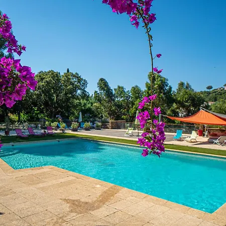 La Roméo, Piscine Et *
