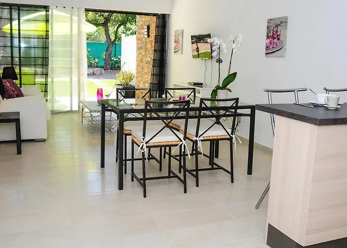 La Romeo, Piscine Et Апартаменты *